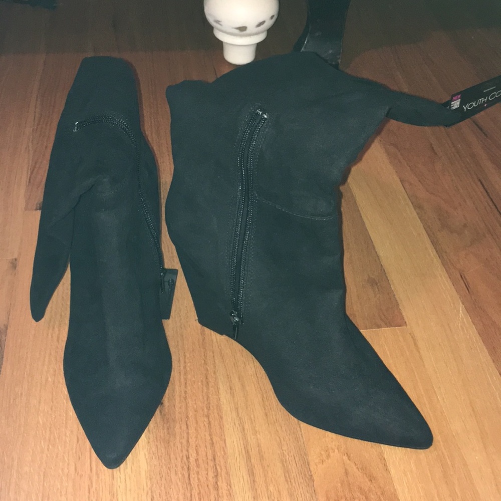 Black wedge boots